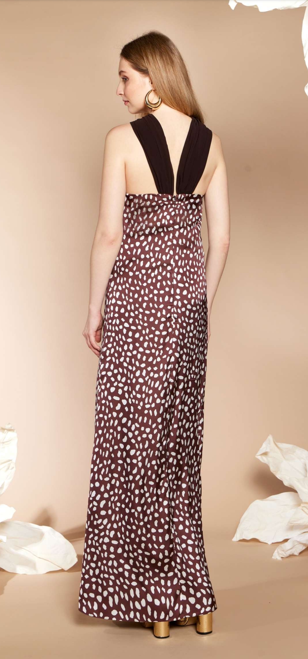 Vestido largo estampado de escote halter - Imagen 2