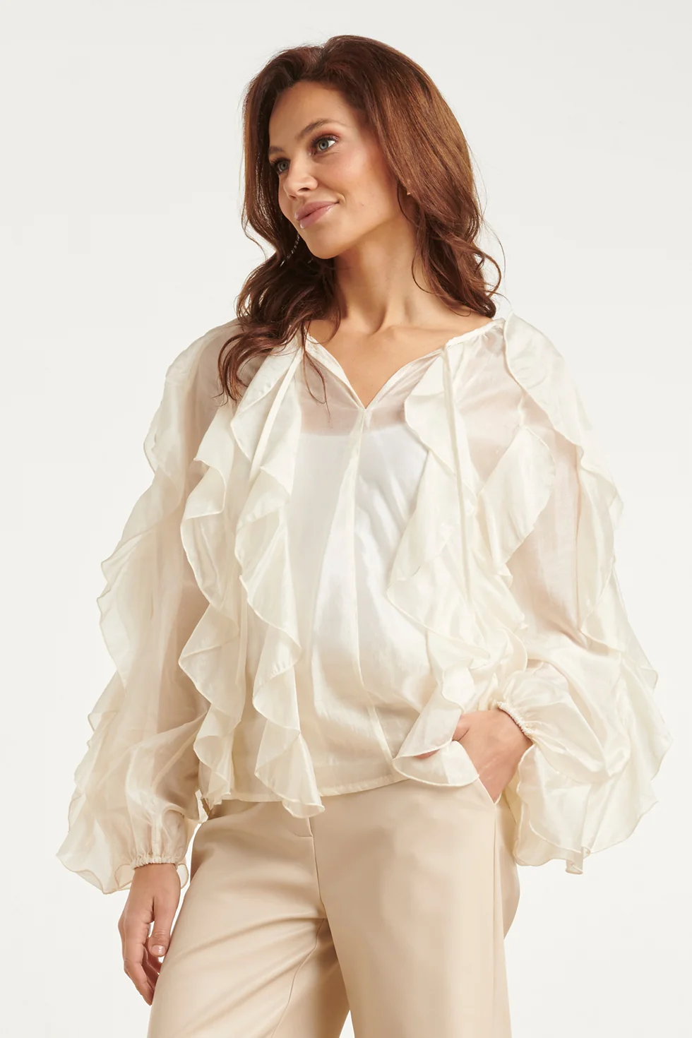 Blusa de gasa crema con volantes - Imagen 4
